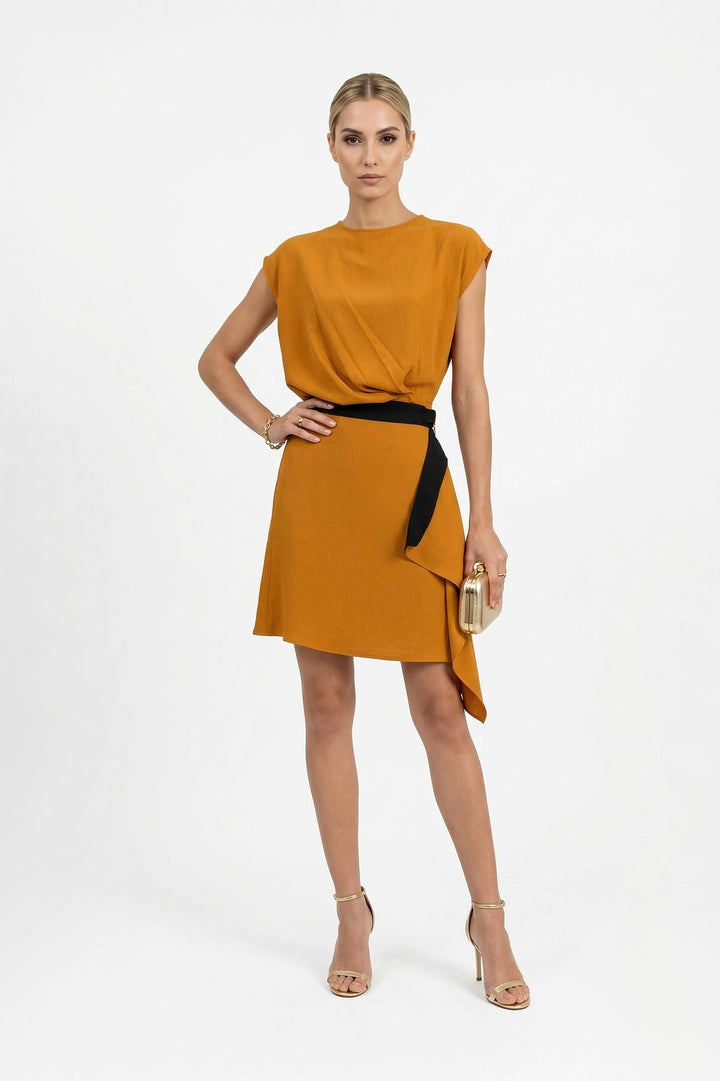 Vestido Asimétrico con Cadena