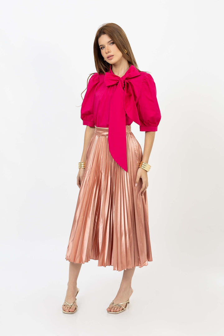 Blusa elegante con moño y manga abullonada
