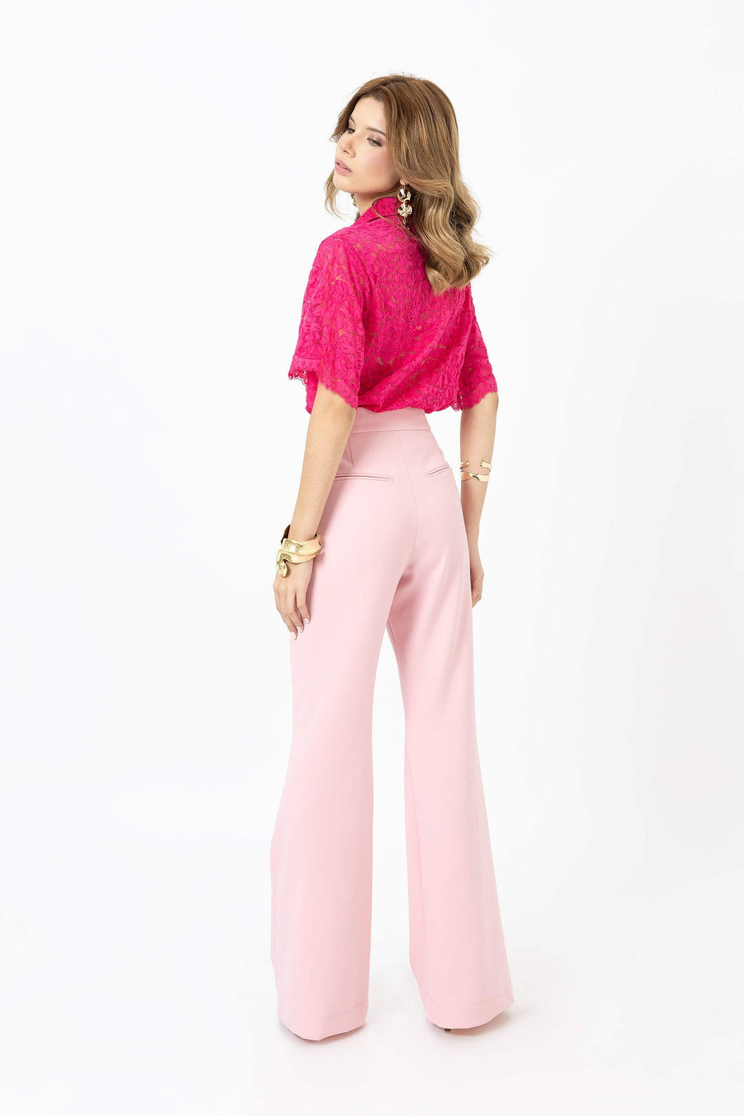 Blusa de encaje con cuello camisero