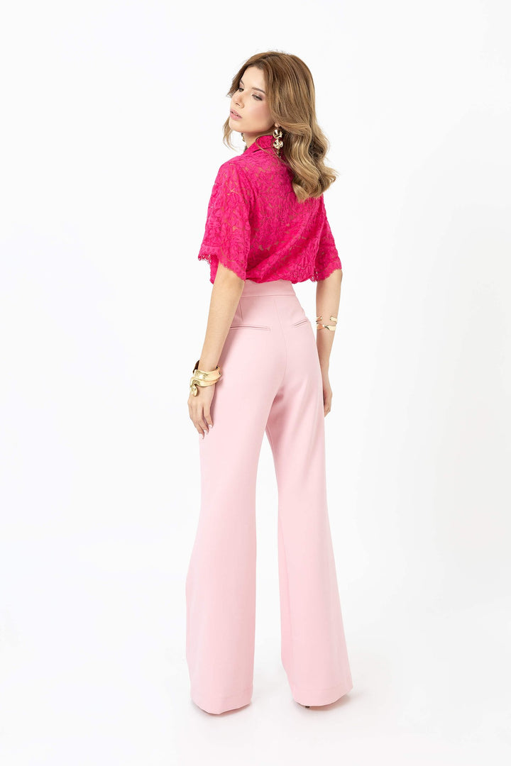 Blusa de encaje con cuello camisero