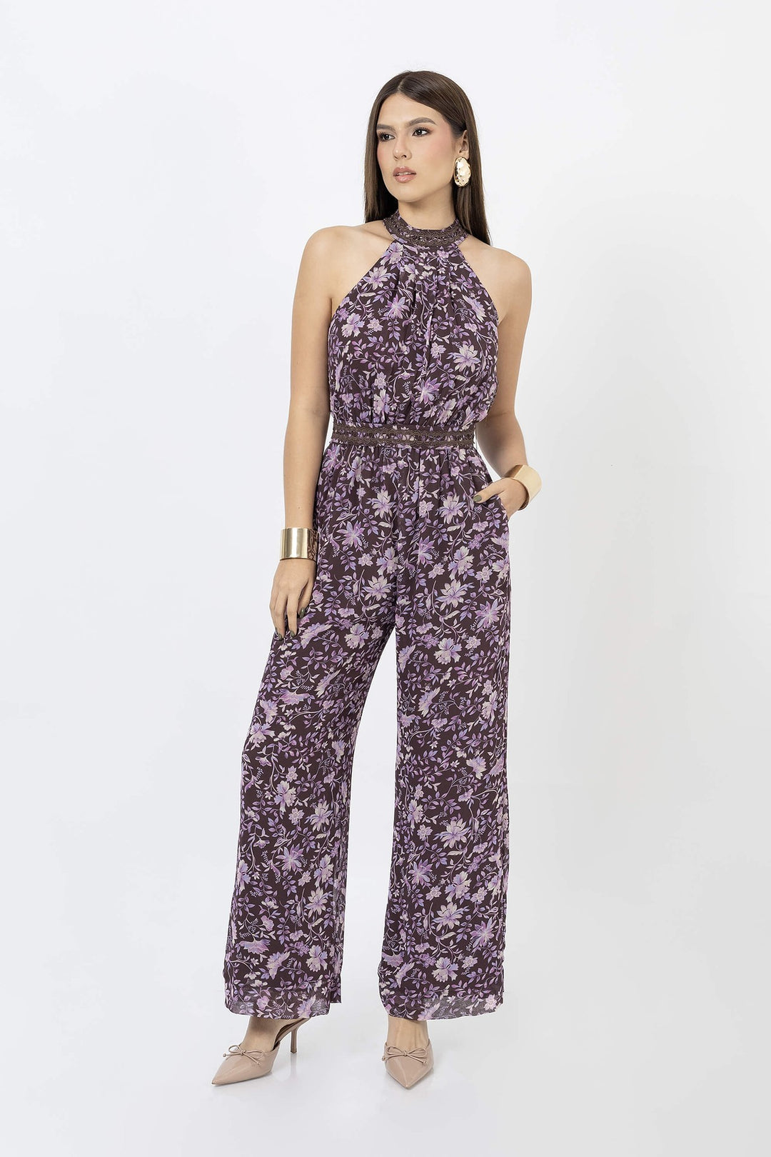 Jumpsuit Halter con Detalles de Encaje