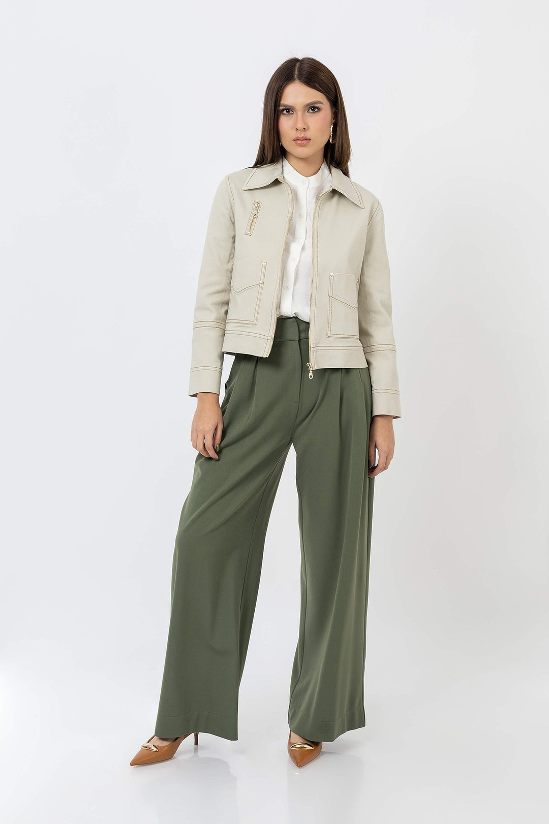 Chamarra con costuras en contraste