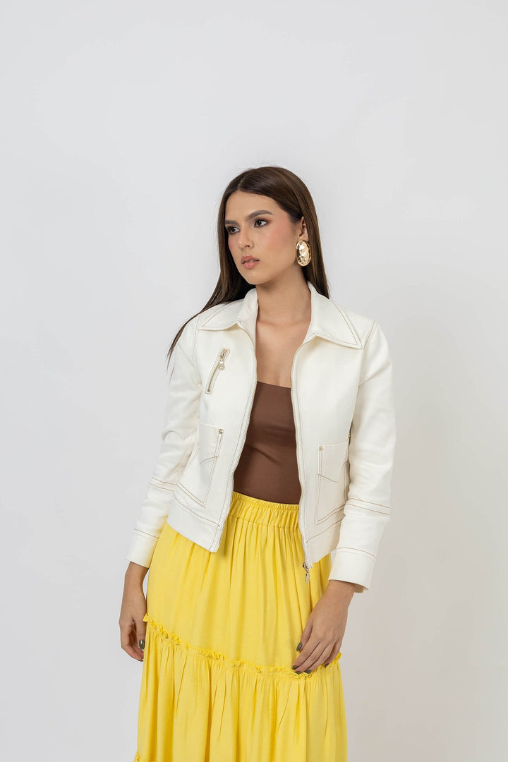 Chamarra con costuras en contraste