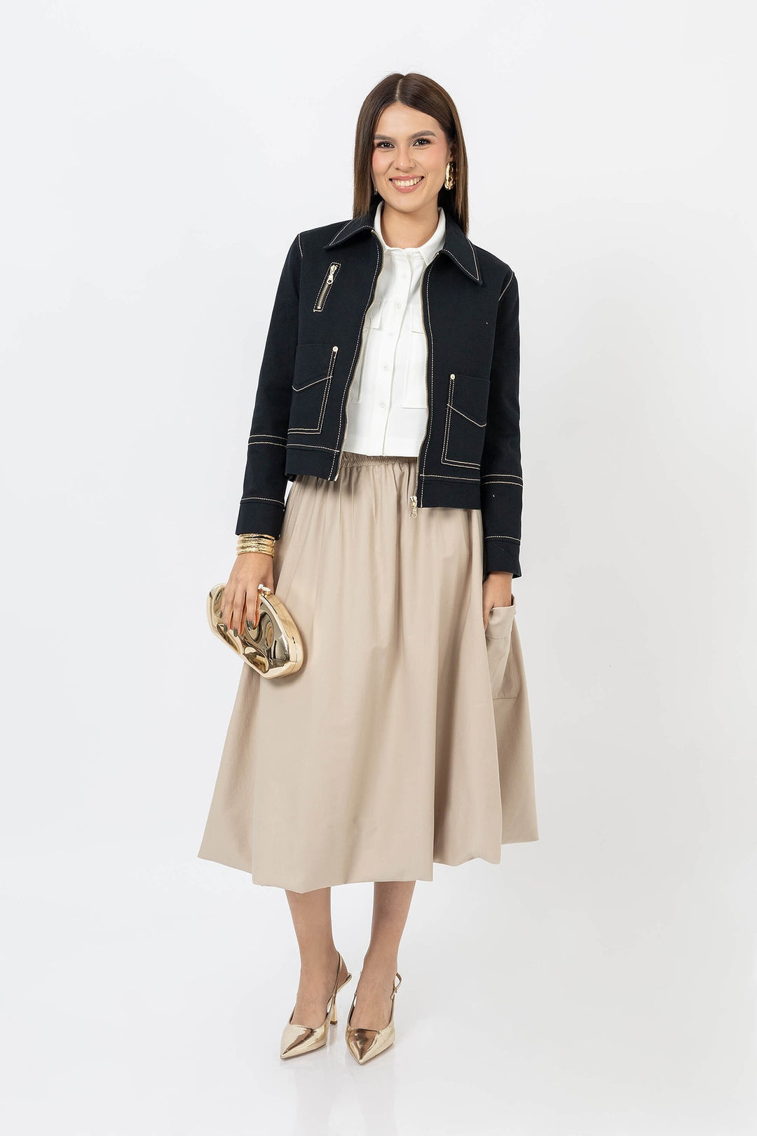 Chamarra con costuras en contraste