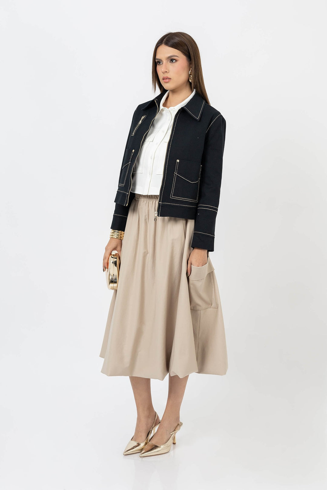 Chamarra con costuras en contraste