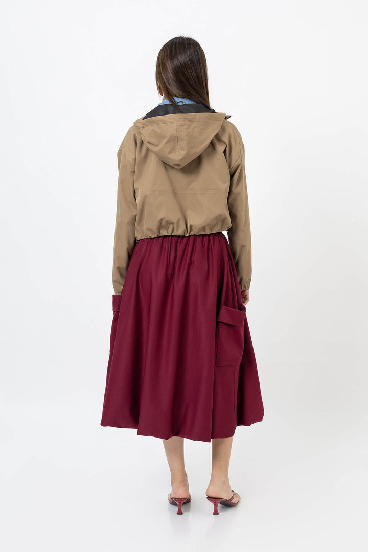 Falda midi con bolsas tipo cargo