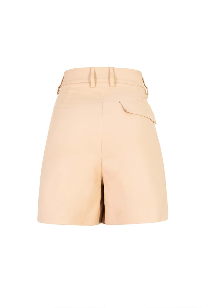 Mini short con pliegues frontales