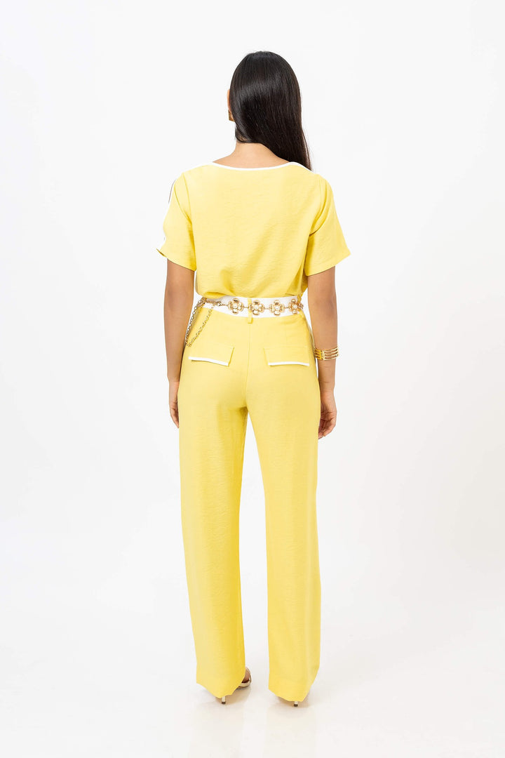 Pantalón recto con vivos en contraste