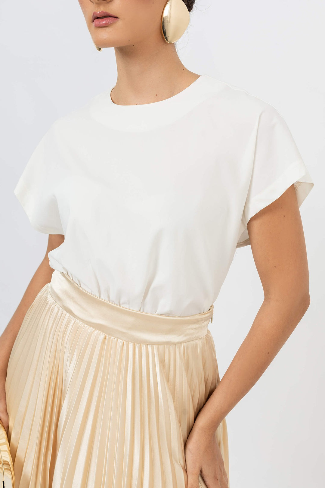 Blusa corta con resorte y manga amplia