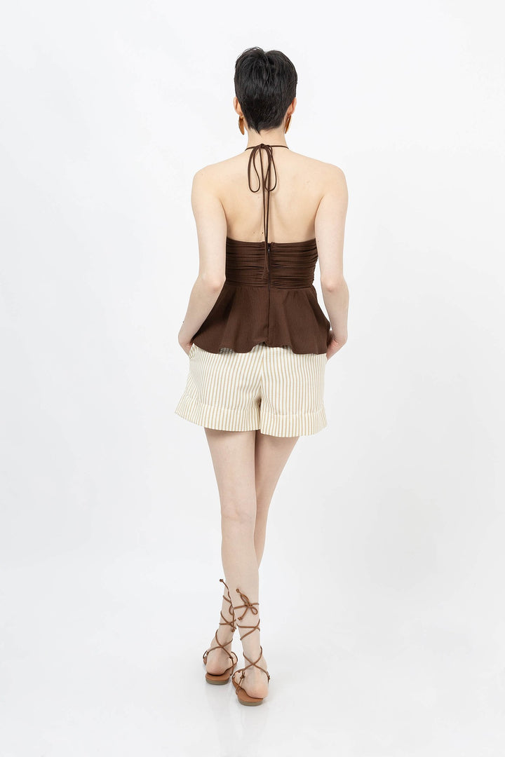 Blusa halter con fruncido y silueta peplum