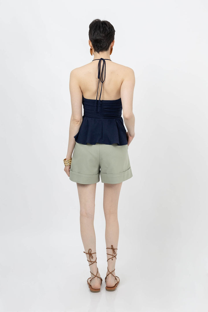 Blusa halter con fruncido y silueta peplum