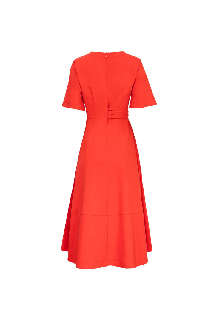 Vestido midi con hebilla elegante