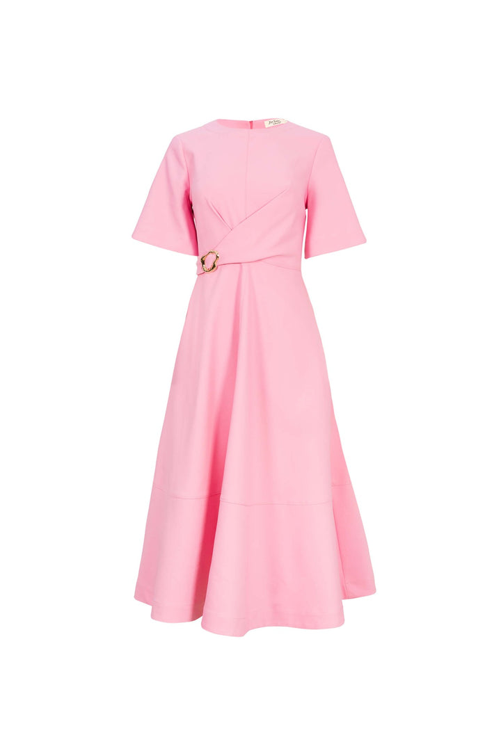 Vestido midi con hebilla elegante