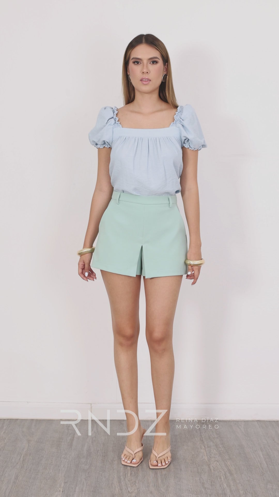 Blusa de escote cuadrado con mangas