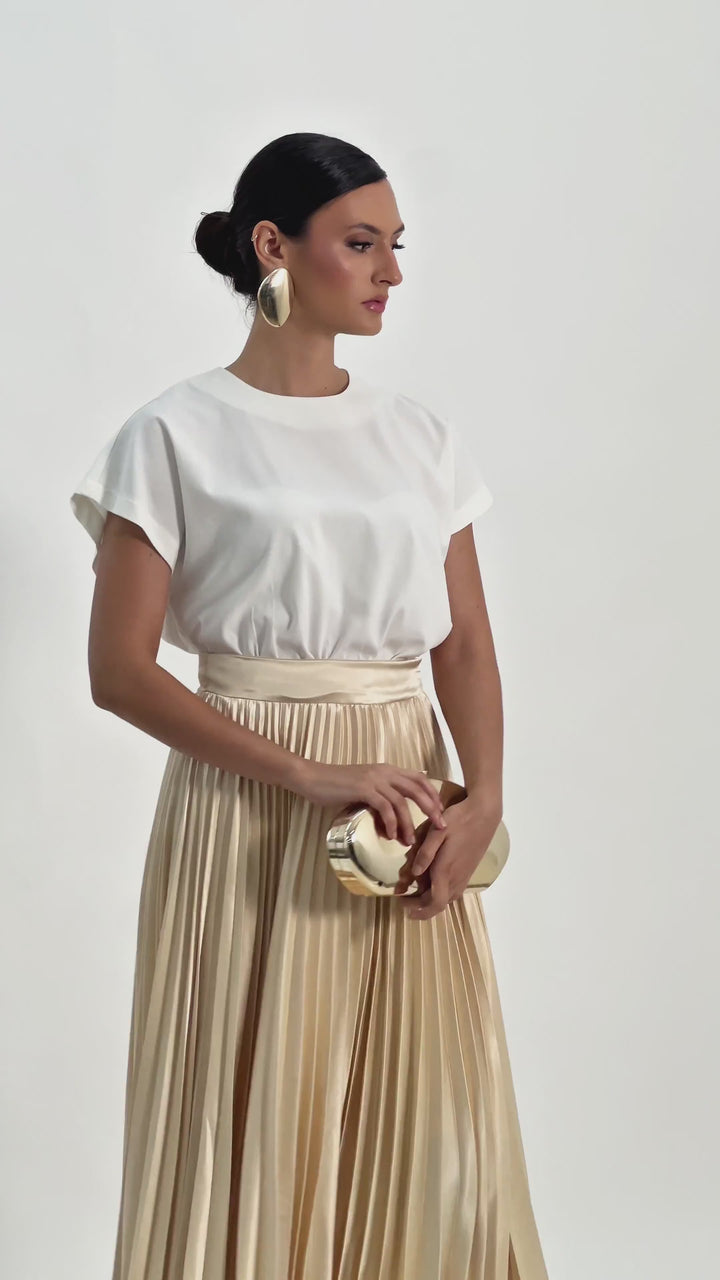 Blusa corta con resorte y manga amplia