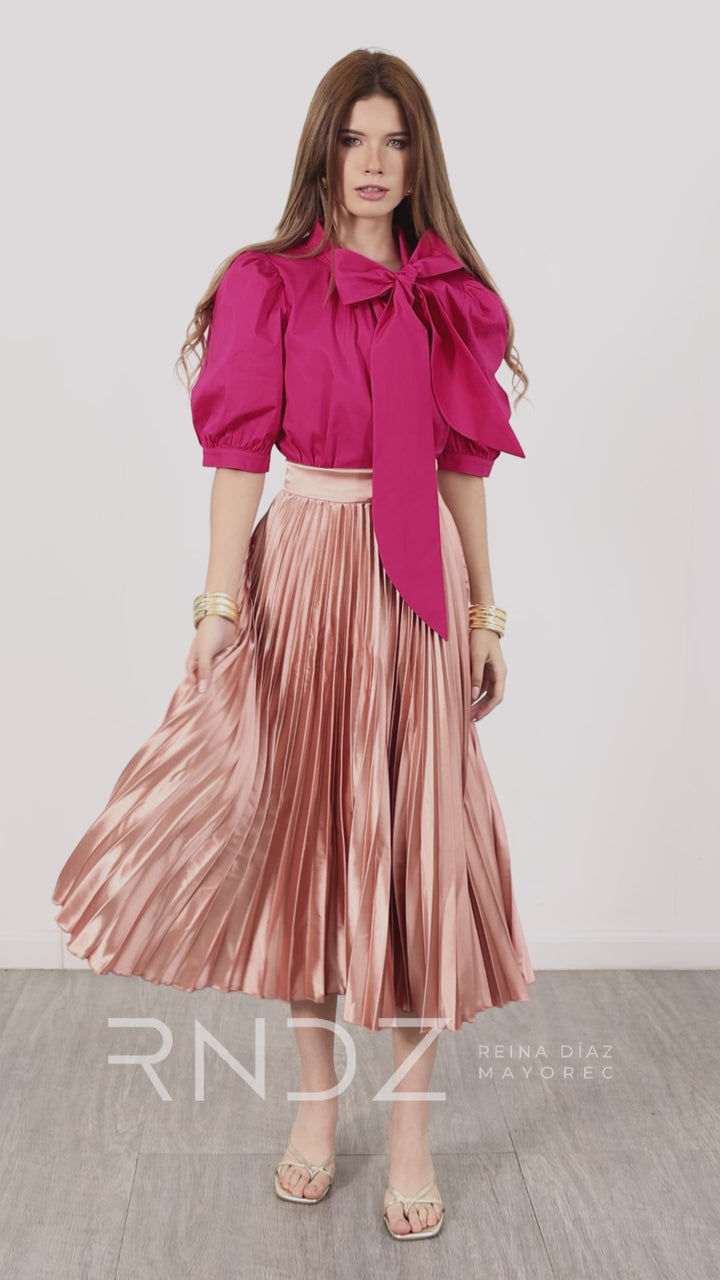 Blusa elegante con moño y manga abullonada